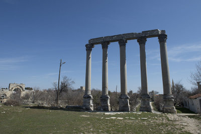 Uzuncaburc march 2013 9366.jpg