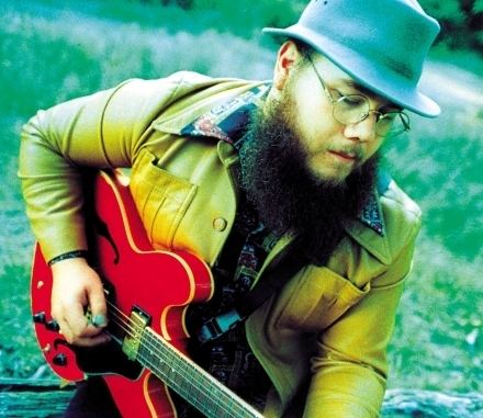 Chris Colepaugh Canadian Pride New Gibson Artist Chris Colepaugh and the Cosmic Crew