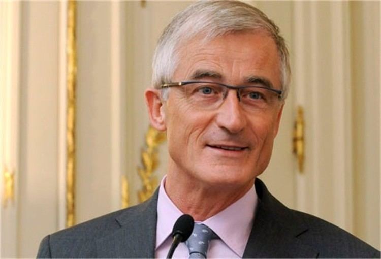 Geert Bourgeois Ministers summoned to parliament to discuss budget cuts
