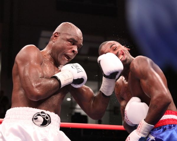 Glen Johnson (boxer) Johnson TKOs Mack in 6th World boxing Boxing news