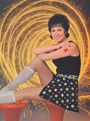 Marva Mollet Marva Biografie