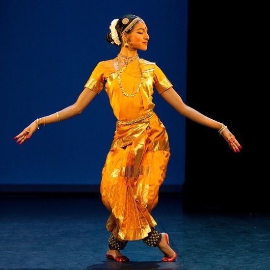 Shantala Shivalingappa AJrelaxedarmsAkasha02ElianBachini300dpiLjpg