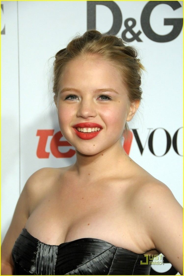 Sofia Vassilieva lovely lips and cleavage Sofia Vassilieva Photo