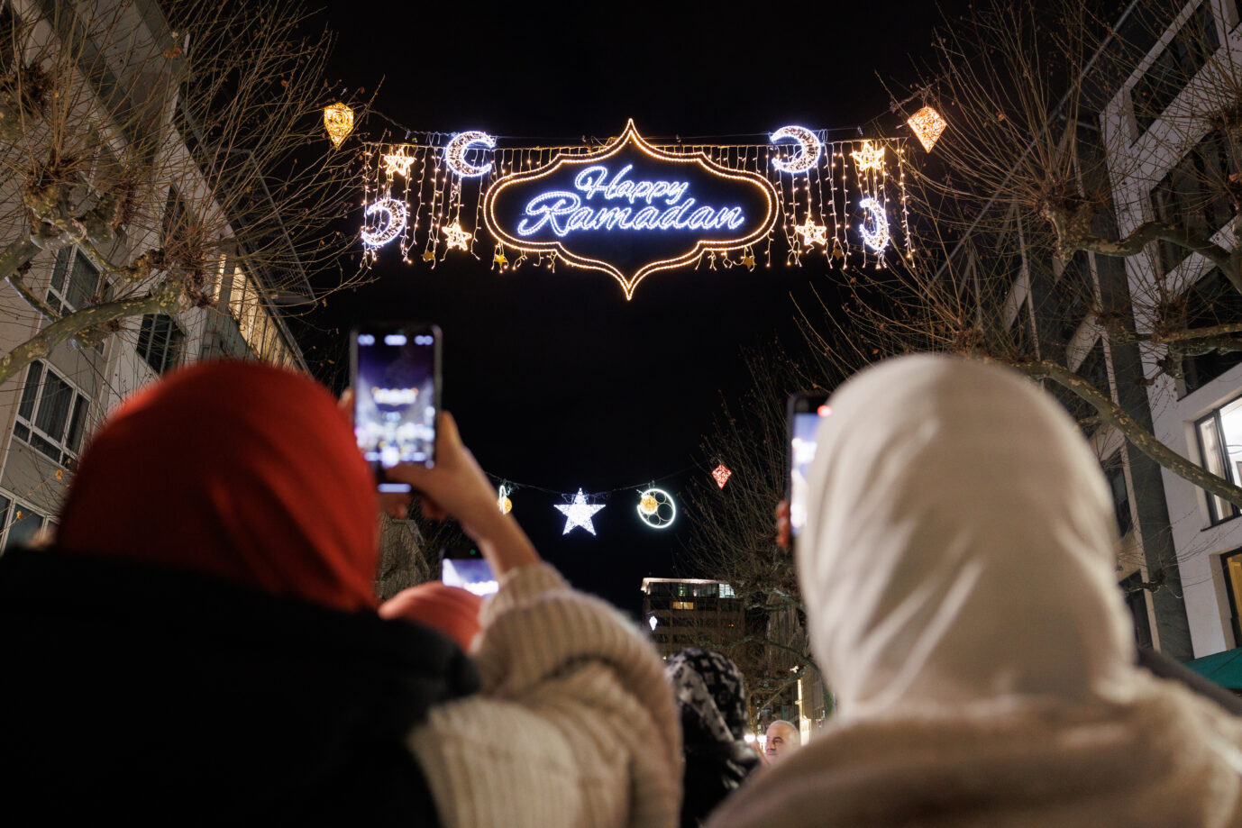 Frankfurt sieht im am Aschermittwoch beginnenden islamischen Fastenmonat Ramadan ein Zeichen der Hoffnung. Foto: picture alliance/dpa | Lando Hass