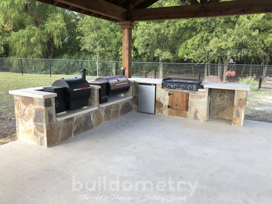 3 Must-Haves For Your Outdoor Kitchen 3 Must-Haves For Your Outdoor Kitchen