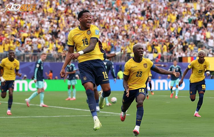 Ecuador tạo cú sốc lớn trước Đức, lách qua khe cửa hẹp để giành vé đi tiếp