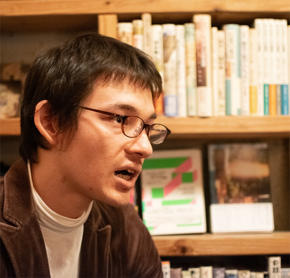 レイシズムについて語る精神科医の阿部大樹さん