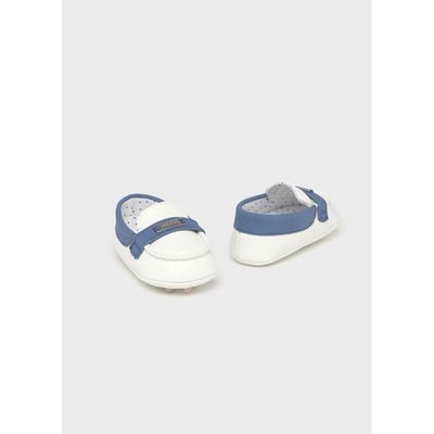 WHITE MOCCASINS WITH BLUE TRIM / 9892-053 WHITE MOCCASINS WITH BLUE TRIM / 9892-053