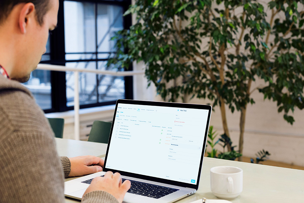 photo of someone using the task management feature of Hi5 Connect