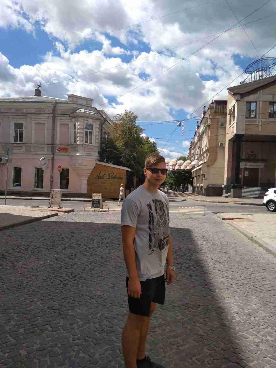 Dmytro Lynnyk (dmitrylk) Farcaster social identity (Fname handle) PFP