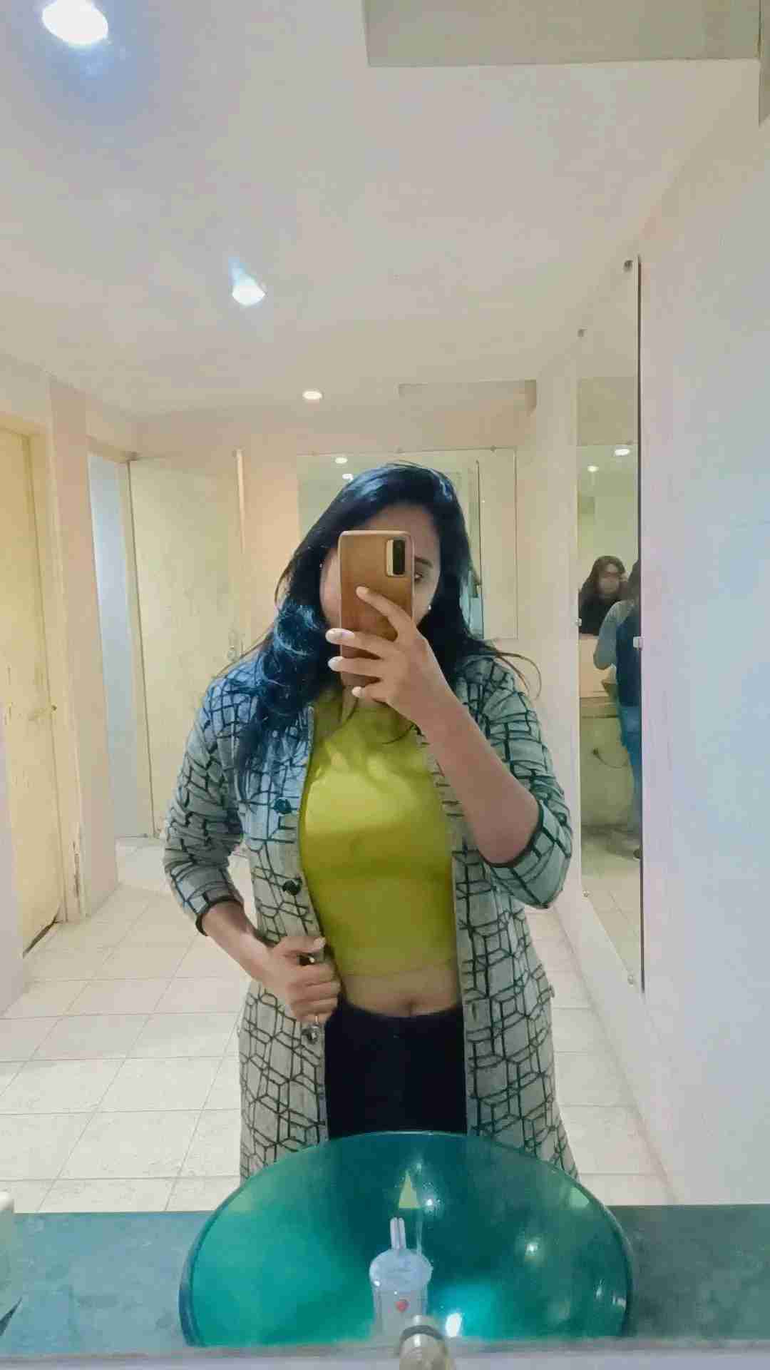 Nidhi Dahatkar (nidhi2812) Farcaster social identity (Fname handle) PFP