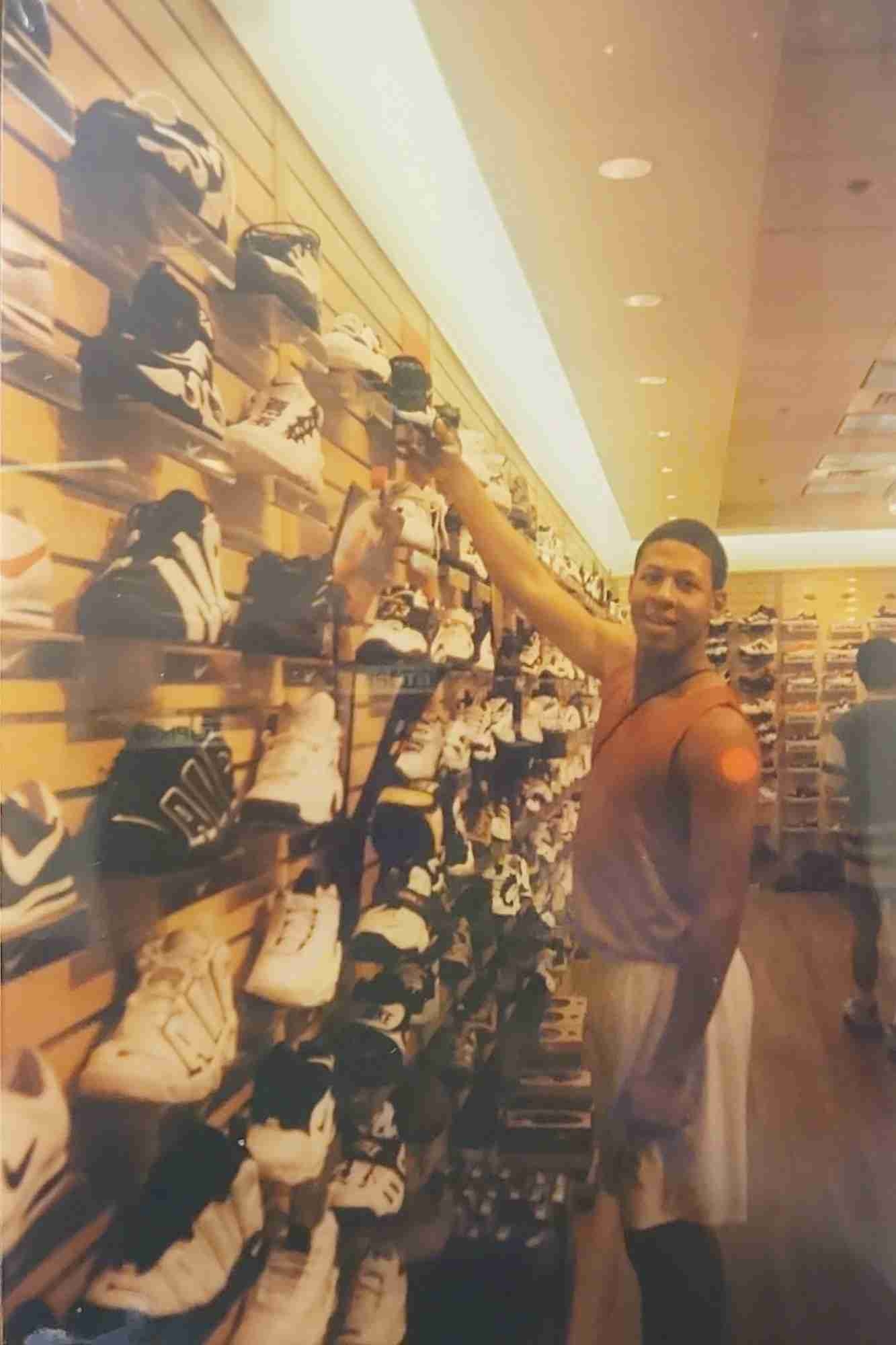 Q (onlyq) Farcaster social identity (Fname handle) PFP