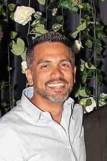 Robert Foroughi (funguy24) Farcaster social identity (Fname handle) PFP