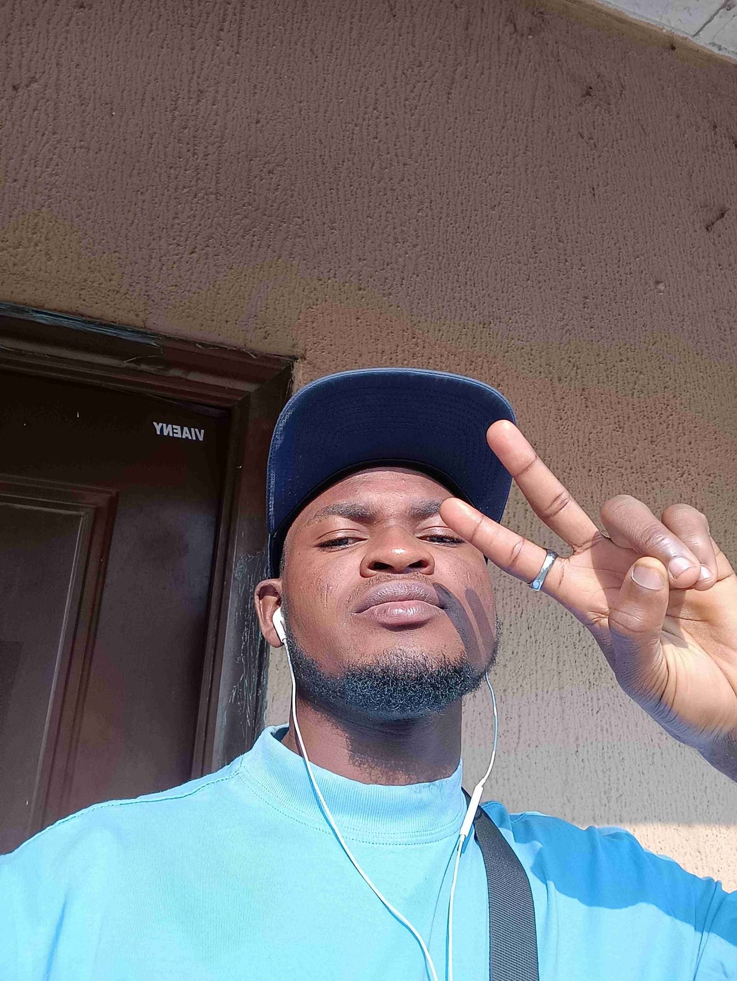 Hussain Olasupo Alaka (khennybeo) Farcaster social identity (Fname handle) PFP