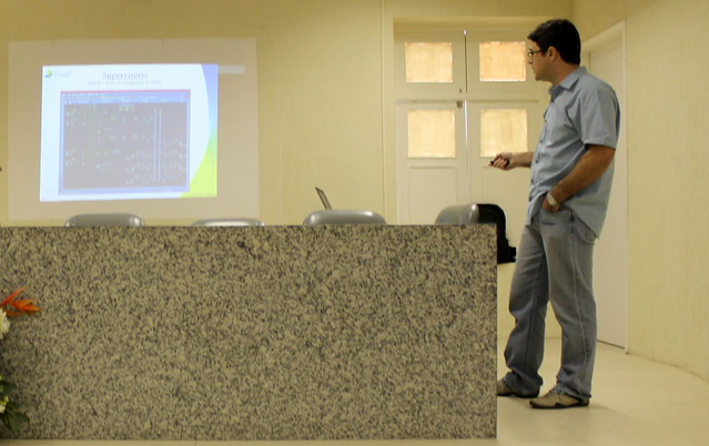 Hugo apresentando seu projeto criado na CHESF