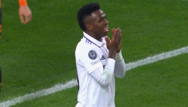 فينيسيوس جونير يهدر هدف محقق لريال مدريد امام شاختار