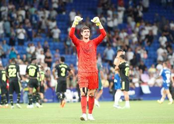 كورتوا يفوز بجائزة ياشين لأفضل حارس في العالم 2022