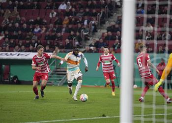 فيديو بايرن ميونخ يقلب الطاولة على أوجسبورج ويتأهل لثمن نهائي كأس ألمانيا