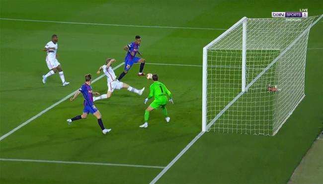 اوباميانج يهدر فرصة لاتصدق امام اينتراخت فرنكفورت