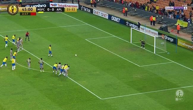 لاعب صن داونز يهدر ركلة جزاء امام بترو اتلتيكو ورد فعل جيلبرتو