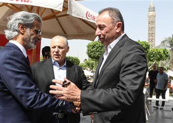 الخطيب يستقبل رئيس الاتحاد القطري ويهديه درع وقميص الأهلي