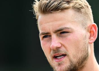 دي ليخت منتقد ا أسلوب يوفنتوس لم أجد ما توقعته وذهبت من أجل ساري