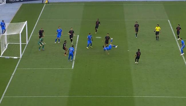 هدف مقصيه عالمي من متروفيتش في مباراة الهلال ومومباي بدوري ابطال اسيا