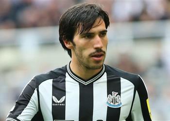 بينهم لاعبين من مانشستر ذا أثلتيك نيوكاسل يحدد 4 خيارات لتعويض تونالي