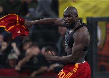 فيديو لوكاكو ينقذ نفسه ويقود روما لفوز قاتل ضد ليتشي في الدوري الإيطالي