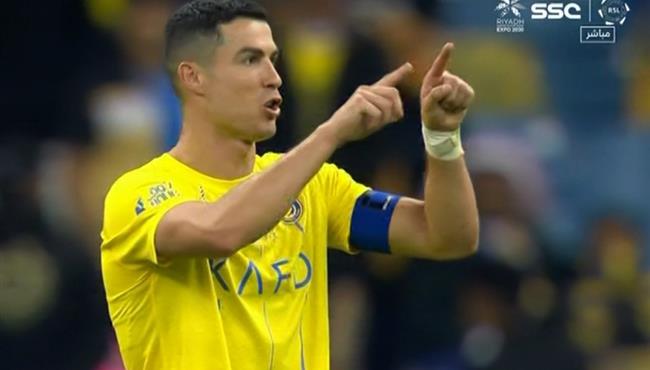 اعتراضات من كريستيانو رونالدو على حكم اللقاء بعد مباراة النصر والهلال