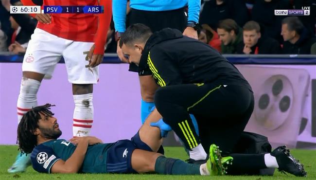 اصابة وخروج محمد النني في مباراة ارسنال وايندهوفن بدوري ايطال اوروبا