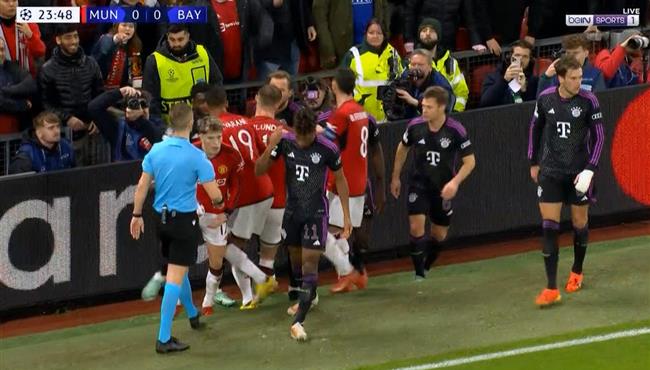 مشادة بين اللاعبين في مباراة بايرن ميونخ ومانشستر يونايتد بدوري ابطال اوروبا
