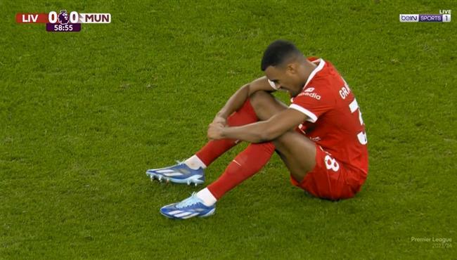 اصابة جرافنبيرج في مباراة ليفربول ومانشستر يونايتد بالدوري الانجليزي