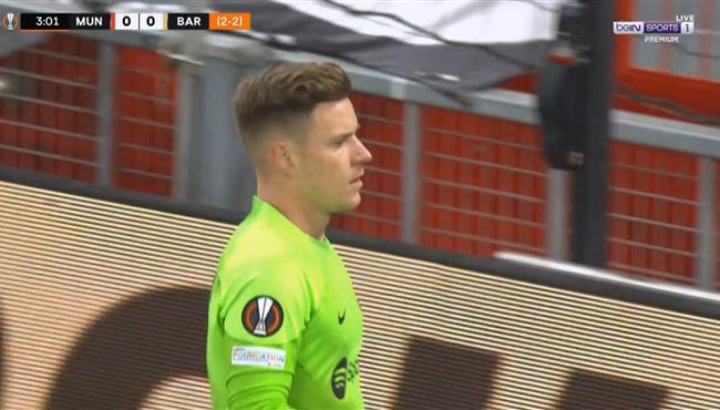 تصدي تير شتيجن لانفراد برونو فيرنانديز في مباراة برشلونة ومانشستر يونايتد