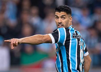 لويس سواريز ي علن موعد رحيله عن جريميو ويؤكد إصابتي مزمنة