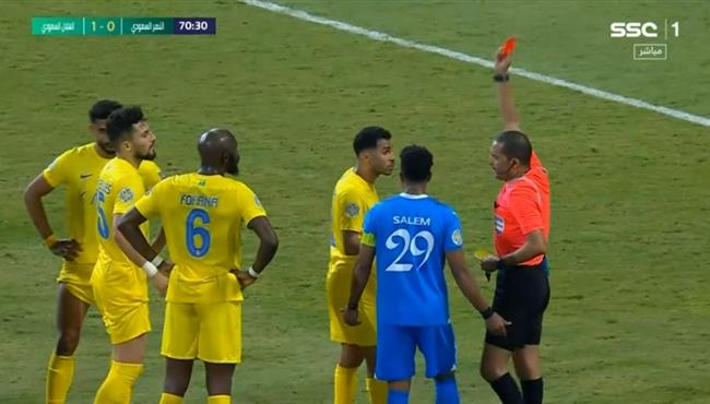 طرد عبد الإله العمري في مباراة الهلال والنصر بنهائي البطولة العربية