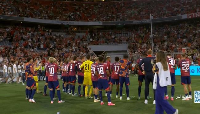 فرحه لاعبي لايبزيج بعد الفوز علي بايرن ميونخ ورد فعل هاري كين