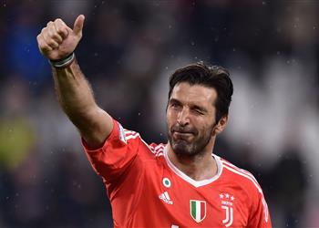 رسمي ا بوفون ي علن اعتزال كرة القدم نهائي ا