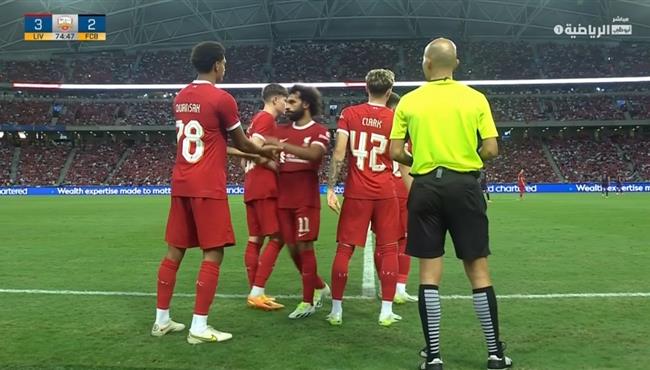لحظة خروج محمد صلاح في مباراة ليفربول وبايرن ميونخ