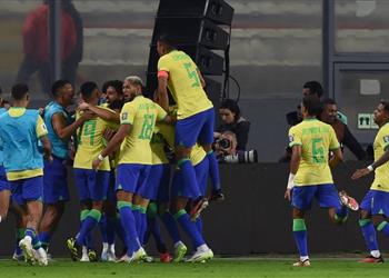 فيديو بهدف الـ90 البرازيل تخطف فوز ا ثمين ا أمام بيرو في تصفيات كأس العالم