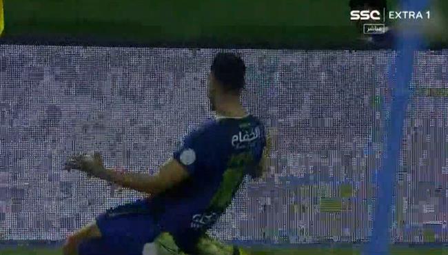 هدف مراد باتنا الرائع في مرمي الخليج بالدوري السعودي