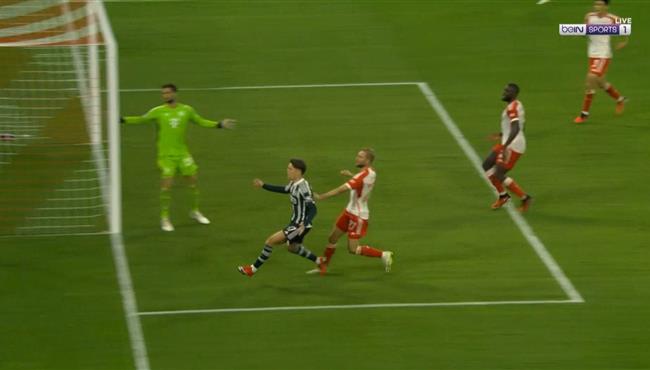 فرصة خطيرة من مانشستر يونايتد علي مرمي بايرن ميونخ