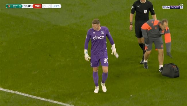 اصابة دين هندرسون في مباراة مانشستر يونايتد وكريستال بالاس بكأس رابطة الدوري الانجليزي