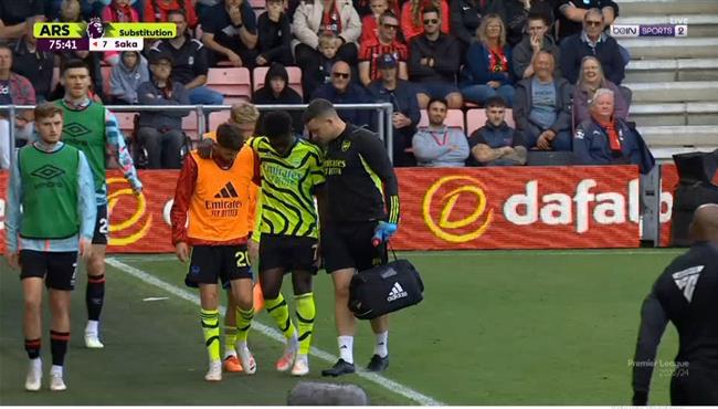 اصابة ساكا وخروجه في مباراة ارسنال وبورنموث بالدوري الانجليزي