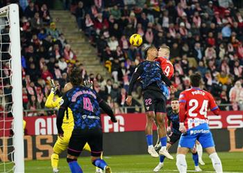 جيرونا يستعيد صدارة الدوري الإسباني بخماسية مثيرة أمام إشبيلية