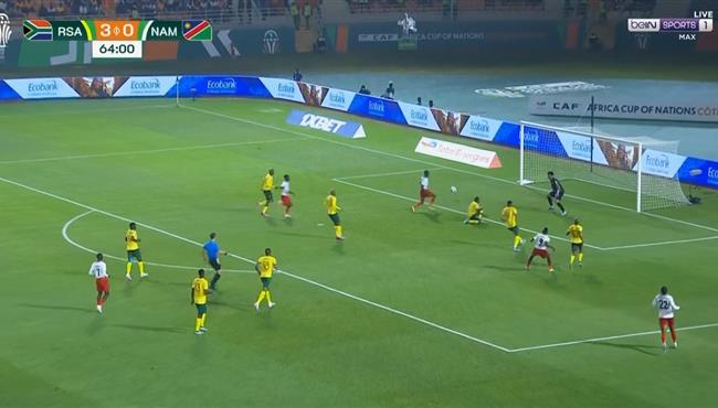 لاعب ناميبيا يهدر فرصة هدف امام جنوب افريقيا