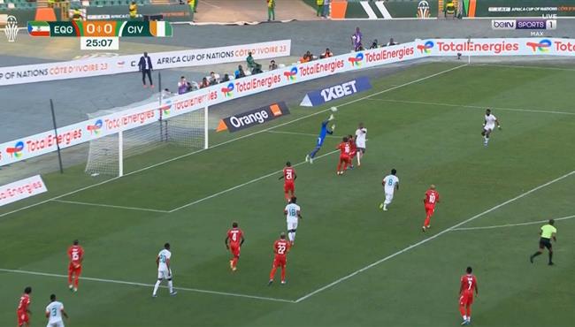 لاعب كوت ديفوار يهدر فرصة هدف امام غينيا الاستواءية بكأس امم افريقيا