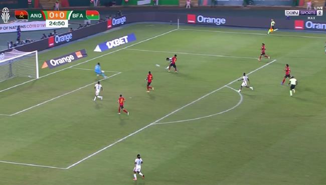 لاعب بوركينا فاسو يهدر فرصة هدف امام انجولا بكأس امم افريقيا