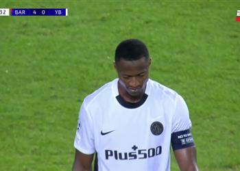 فيديو بالنيران الصديقة محمد كمارا يسجل هدف برشلونة الخامس أمام يونج بويز