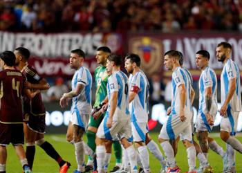 فيديو بمشاركة ميسي الأرجنتين تواصل نزيف النقاط بتعادل مخيب مع فنزويلا في تصفيات كأس العالم 2026